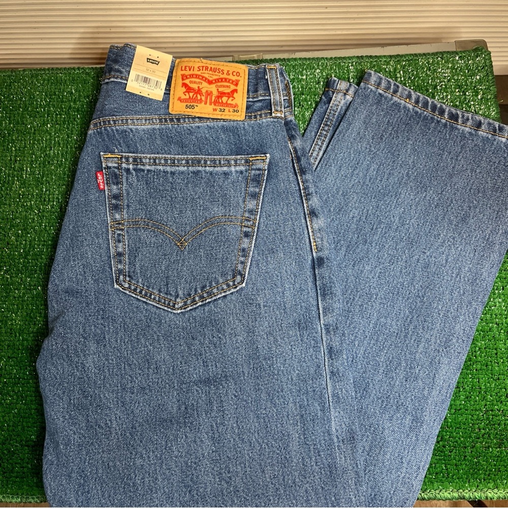 Levi's Relaxed Fit Men's Jeans - Medium Blue Denim